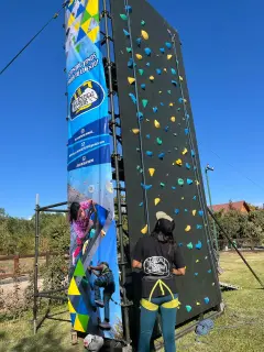 Fiesta Infantil con Escalada - Celebración de cumpleaños con diversión y aventura en muro de escalada | Aventura Móvil Chile