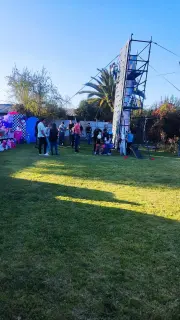 Actividad Deportiva Empresarial - Jornada deportiva corporativa con desafío de escalada en muro móvil | Aventura Móvil Chile