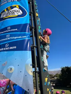 Matrimonio con Actividad de Escalada - Celebración matrimonial única con entretenimiento de escalada móvil | Aventura Móvil Chile