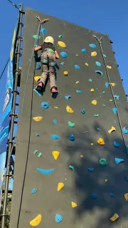 Evento Familiar de Escalada - Actividad familiar recreativa con muro de escalada seguro y divertido | Aventura Móvil Chile