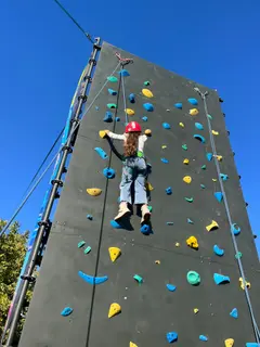 Fiesta Infantil con Escalada - Celebración de cumpleaños con diversión y aventura en muro de escalada | Aventura Móvil Chile