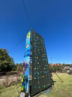 Evento Familiar de Escalada - Actividad familiar recreativa con muro de escalada seguro y divertido | Aventura Móvil Chile