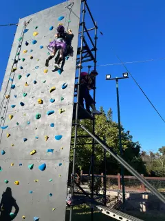 Fiesta Infantil con Escalada - Celebración de cumpleaños con diversión y aventura en muro de escalada | Aventura Móvil Chile