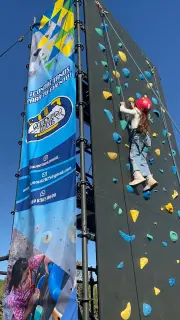 Matrimonio con Actividad de Escalada - Celebración matrimonial única con entretenimiento de escalada móvil | Aventura Móvil Chile